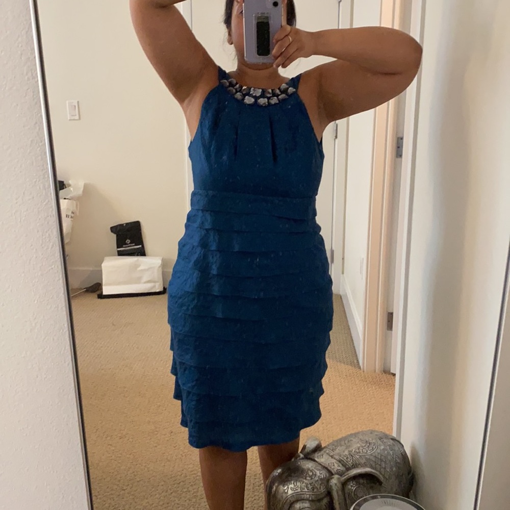 Beautiful midi dress. Flattering for curves.